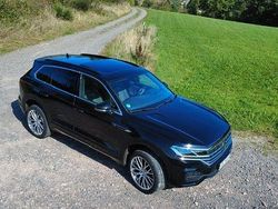 Schwarz Gebraucht 2023 VW Touareg R-line SUV | 58.900 € (Etwas zu teuer)