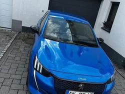 Blau Gebraucht 2020 Peugeot e-208 GT Kleinwagen | 14.999 € (Fairer Preis)