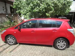 Rot Gebraucht 2011 Toyota Verso Life Van / Kleinbus | 3.499 € (Guter Preis)