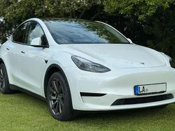 Weiß Gebraucht 2023 Tesla Model Y Standard Range SUV | 31.999 € (Guter Preis)