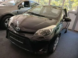 Schwarz Gebraucht 2013 Toyota Yaris Hybrid Life Kleinwagen | 11.490 € (Fairer Preis)
