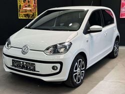 Pure white Gebraucht 2015 VW up! CLUB Kleinwagen | 8.490 € (Etwas zu teuer)