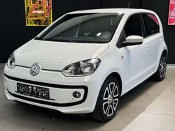 Pure white Gebraucht 2015 VW up! CLUB Kleinwagen | 8.950 € (Etwas zu teuer)