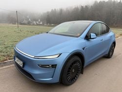 Blau Gebraucht 2025 Tesla Model Y Long Range AWD SUV | 50.950 € (Teuer)