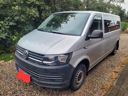 Schwarz Gebraucht 2017 VW Caravelle Van / Kleinbus | 21.750 € (Teuer)