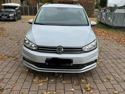 Weiß Gebraucht 2018 VW Touran Edition Van / Kleinbus | 18.500 € (Guter Preis)