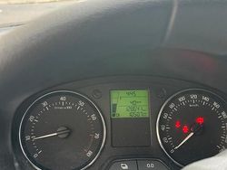 Weiß Gebraucht 2014 Skoda Fabia Kleinwagen | 4.000 € (Guter Preis)