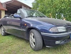Blau Gebraucht 1998 Opel Astra Cabriolet Edition Cabrio | 1.299 € (Guter Preis)
