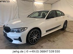 Mineralweiss (metallic) Gebraucht 2019 BMW 330 Sport Line Limousine | 26.250 € (Fairer Preis)