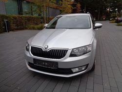 Silber Gebraucht 2016 Skoda Octavia Ambition Kombi | 7.700 € (Fairer Preis)