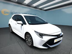 Weiß Gebraucht 2021 Toyota Corolla Limousine | 19.599 € (Fairer Preis)
