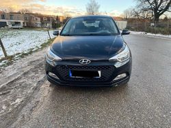 Schwarz Gebraucht 2016 Hyundai i20 Trend Kleinwagen | 11.000 € (Fairer Preis)