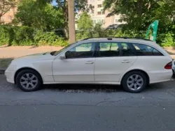 Beige Gebraucht 2008 Mercedes E220 Kombi | 3.451 €