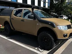 Braun Gebraucht 2012 Mitsubishi L200 Abholung | 17.500 €