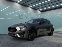Grau Gebraucht 2024 Maserati Levante SUV | 111.599 €