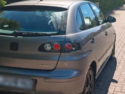 Grau Gebraucht 2006 Seat Ibiza Kleinwagen | 2.100 €