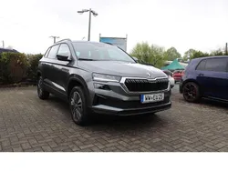 Graphitegrau metallic Gebraucht 2025 Skoda Karoq Selection SUV | 33.000 € (Guter Preis)