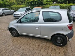 Silber Gebraucht 2002 Toyota Yaris Kleinwagen | 890 € (Guter Preis)