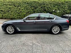 Grau Gebraucht 2017 BMW 750 Limousine | 27.980 €