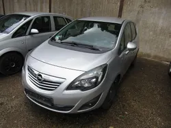 Silber Gebraucht 2013 Opel Meriva Innovation Van / Kleinbus | 3.900 € (Fairer Preis)