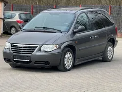 Grau Gebraucht 2006 Chrysler Voyager Van / Kleinbus | 3.900 € (Fairer Preis)