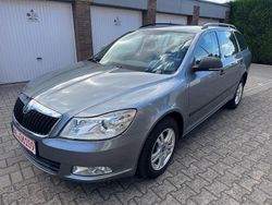 Grau Gebraucht 2012 Skoda Octavia Fun Kombi | 6.700 € (Fairer Preis)