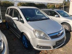 Silber Gebraucht 2006 Opel Zafira Edition Van / Kleinbus | 2.650 € (Etwas zu teuer)