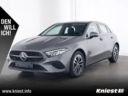 Grau Gebraucht 2023 Mercedes A200 Advanced Limousine | 30.250 € (Fairer Preis)