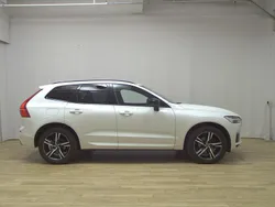 Weiss Gebraucht 2020 Volvo XC60 R-Design SUV | 19.990 € (Guter Preis)