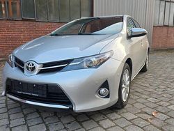 Silber Gebraucht 2014 Toyota Auris Life+ Limousine | 10.999 € (Fairer Preis)