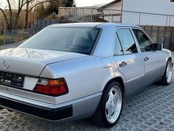 Silber Gebraucht 1992 Mercedes E300 Limousine | 6.500 €