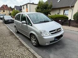 Grau Gebraucht 2005 Opel Meriva Van / Kleinbus | 2.400 € (Guter Preis)