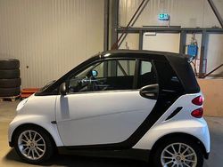 Weiß Gebraucht 2012 Smart ForTwo Cabrio Pure Cabrio | 4.444 € (Fairer Preis)