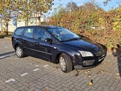 Blau Gebraucht 2005 Ford Focus Ghia Kombi | 1.590 € (Guter Preis)