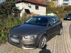 Grau Gebraucht 2015 Audi A3 Ambiente Limousine | 13.200 € (Guter Preis)