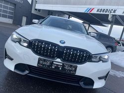 Weiß Gebraucht 2022 BMW 320e Sport Line Limousine | 26.900 € (Guter Preis)