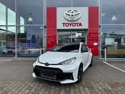 Platinum white pearl mc. Neu 2024 Toyota Yaris Coupé | 52.990 € (Etwas zu teuer)