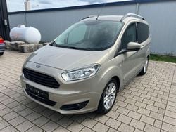 Grau Gebraucht 2015 Ford Tourneo Courier Titanium Van / Kleinbus | 5.999 € (Superpreis)