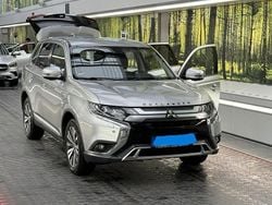 Silber Gebraucht 2019 Mitsubishi Outlander Diamant Edition SUV | 18.200 € (Guter Preis)