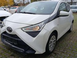 Weiß Gebraucht 2019 Toyota Aygo X-play Kleinwagen | 7.200 € (Guter Preis)