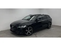 Onyx black (metallic) Gebraucht 2024 Volvo V60 Plus Kombi | 39.699 € (Fairer Preis)