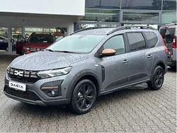 Grau (dolomit grau) Gebraucht 2024 Dacia Jogger Extreme Van / Kleinbus | 21.736 € (Fairer Preis)