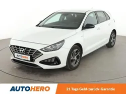 Weiß Gebraucht 2021 Hyundai i30 Intro Edition Limousine | 16.090 € (Fairer Preis)