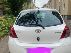 Weiß Gebraucht 2011 Toyota Yaris Kleinwagen | 5.000 € (Teuer)