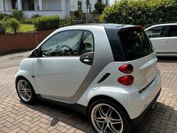 Weiß Gebraucht 2010 Smart ForTwo Coupé Brabus Coupé | 8.950 €