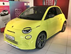 Grün Neu 2024 Abarth 500e Turismo Kleinwagen | 38.995 € (Fairer Preis)