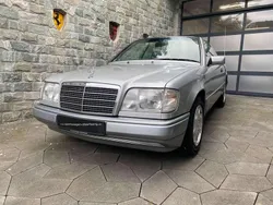 Silber Gebraucht 1996 Mercedes E220 Cabrio | 33.900 €