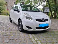 Weiß Gebraucht 2009 Toyota Yaris Kleinwagen | 2.990 € (Fairer Preis)