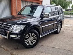 Schwarz Gebraucht 2018 Mitsubishi Pajero Edition SUV | 28.900 € (Superpreis)