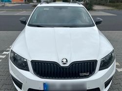 Weiß Gebraucht 2016 Skoda Octavia vRS Kombi | 13.200 €